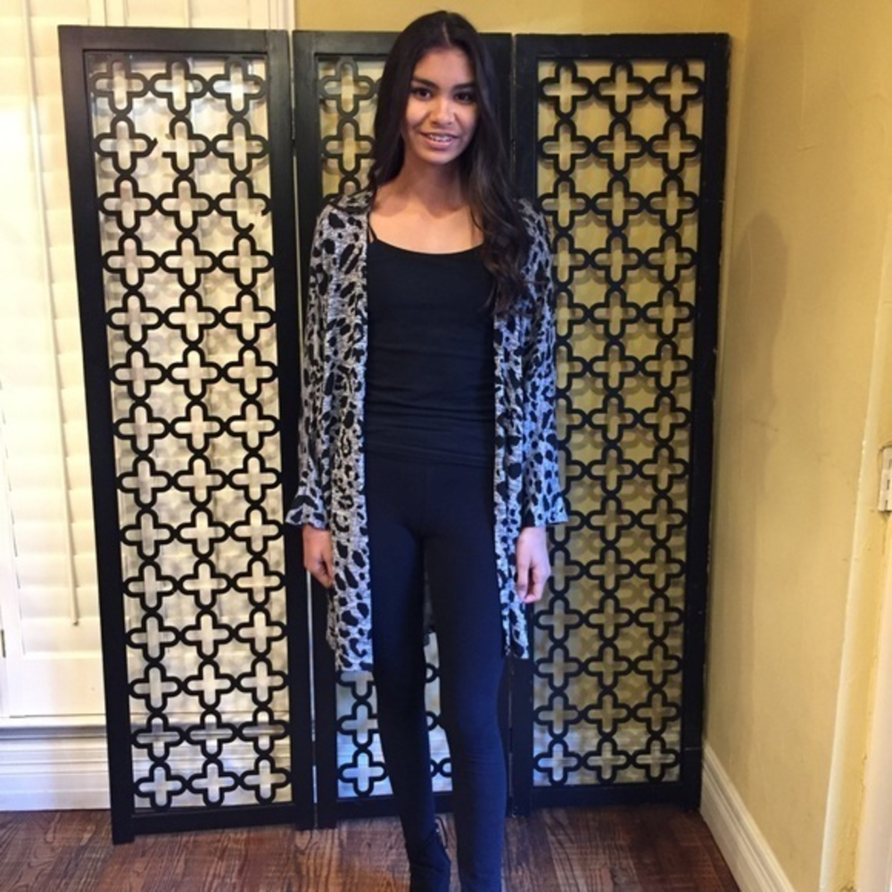 NWT GRAY‎ LEOPARD SWEATER CARDIGAN